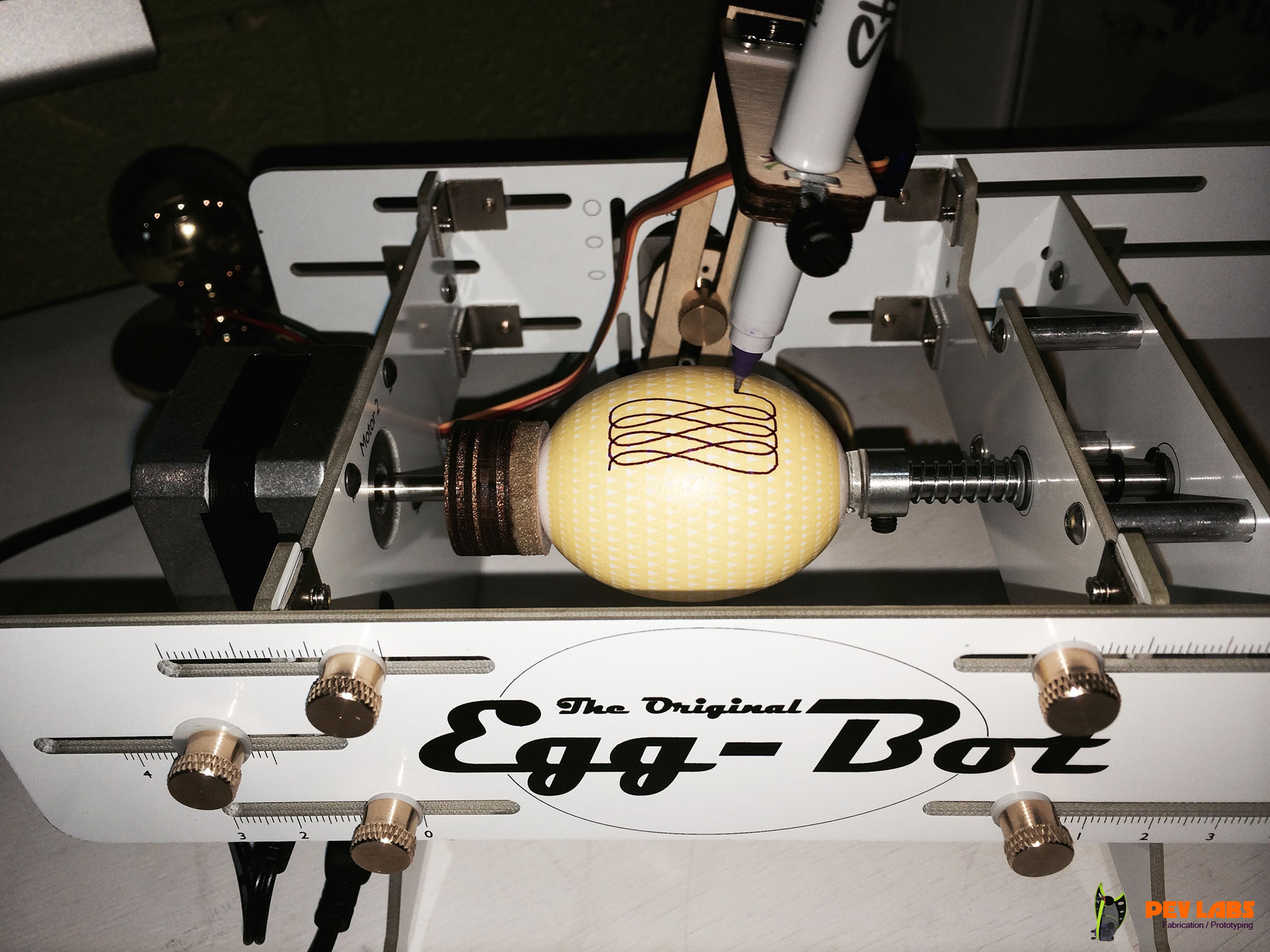 Drawing Double Pattern on Egg Drawing Double Pattern on Egg